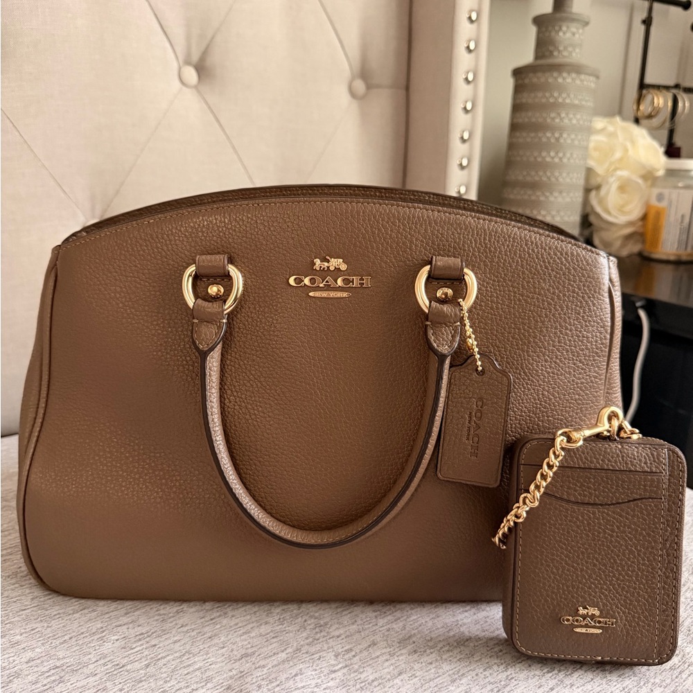 *SOLD* BUNDLE Coach Savannah Carryall and Chain Zip Wallet